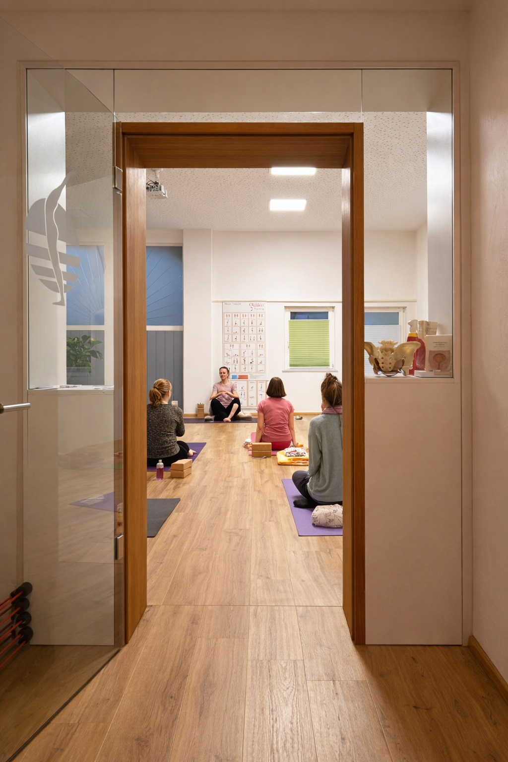 Yogakurs Balance-Übung in der Gruppe